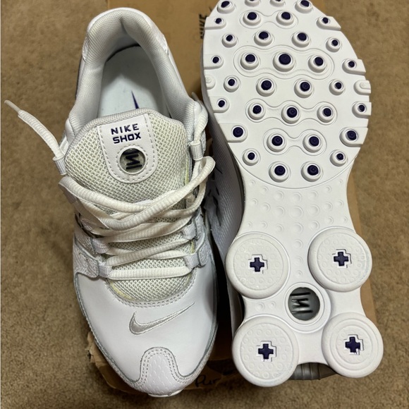 Women’s Nike Shox Size 6.0 - Picture 3 of 5